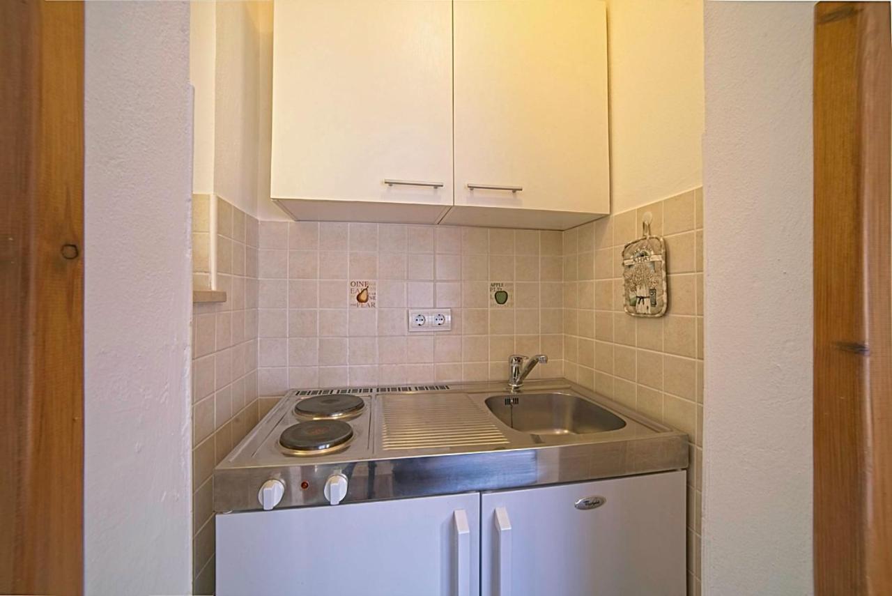 Studio Apartments Peric Rab Кампор Экстерьер фото